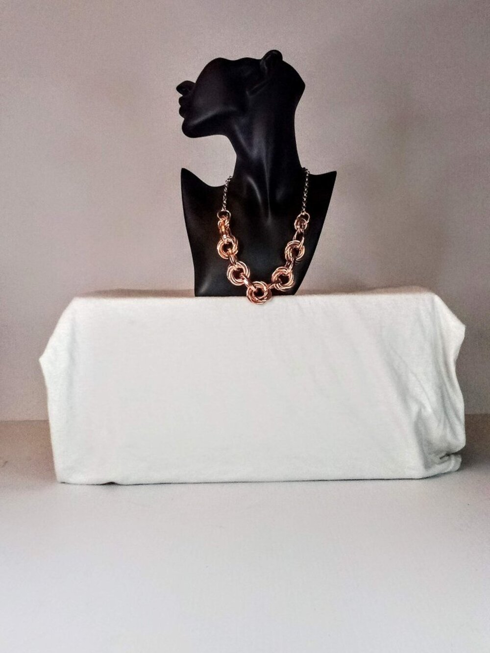 New Rose Circular Necklace